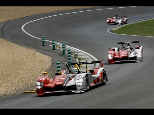 2010-Audi-R15-TDI-at-Le-Mans-Allan-McNish-3-1280x960.jpg