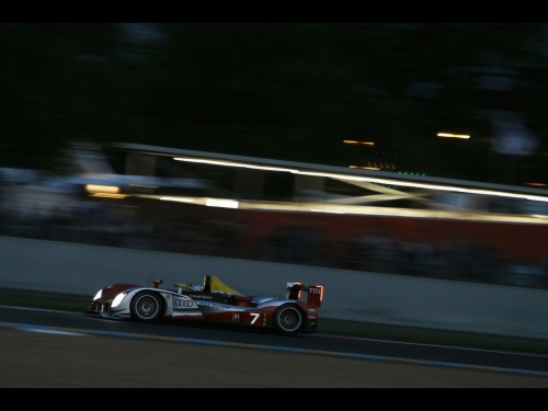 2010-Audi-R15-TDI-at-Le-Mans-Dindo-Capello-2-1280x960.jpg